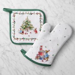 Peter Rabbit&#8482; Christmas Oven Mitt &amp; Potholder Set
