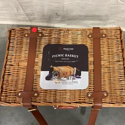 OPEN BOX: Wicker Picnic Basket
