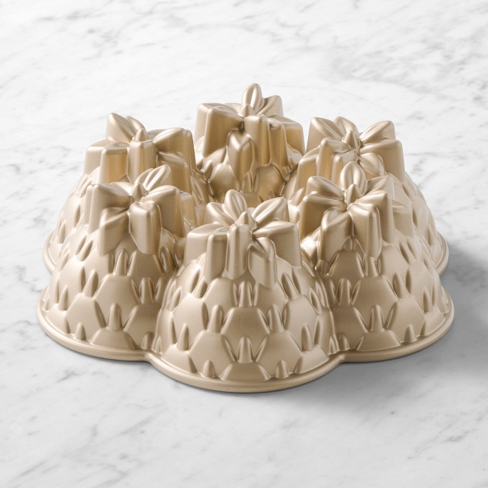 Nordic Ware Aloha Pineapple Bundt® Pan | Williams Sonoma