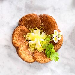 Nordic Ware Nonstick Cast Aluminum Daisy Buttercup Cakelet Pan