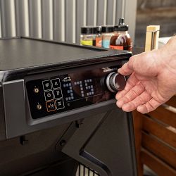 Traeger Woodridge™ Pro Pellet Grill