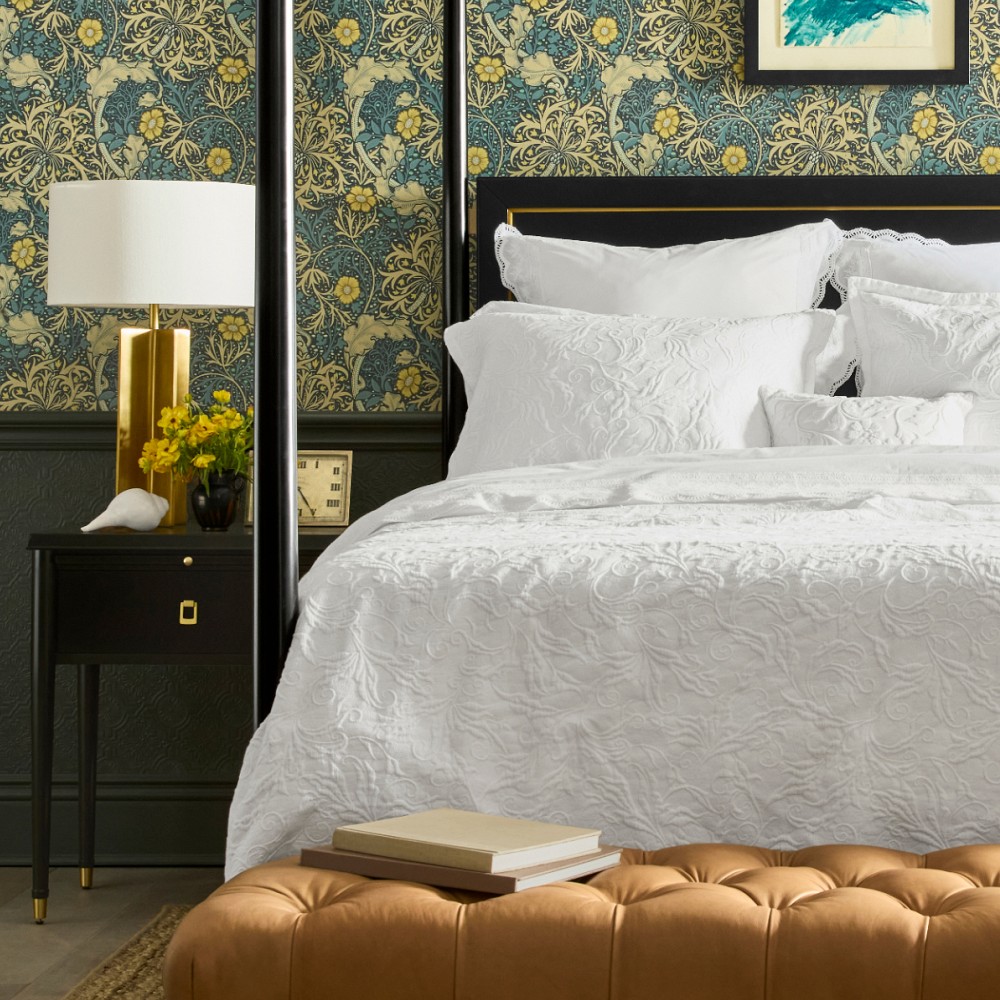 Heritage Matelassé Coverlet and Shams