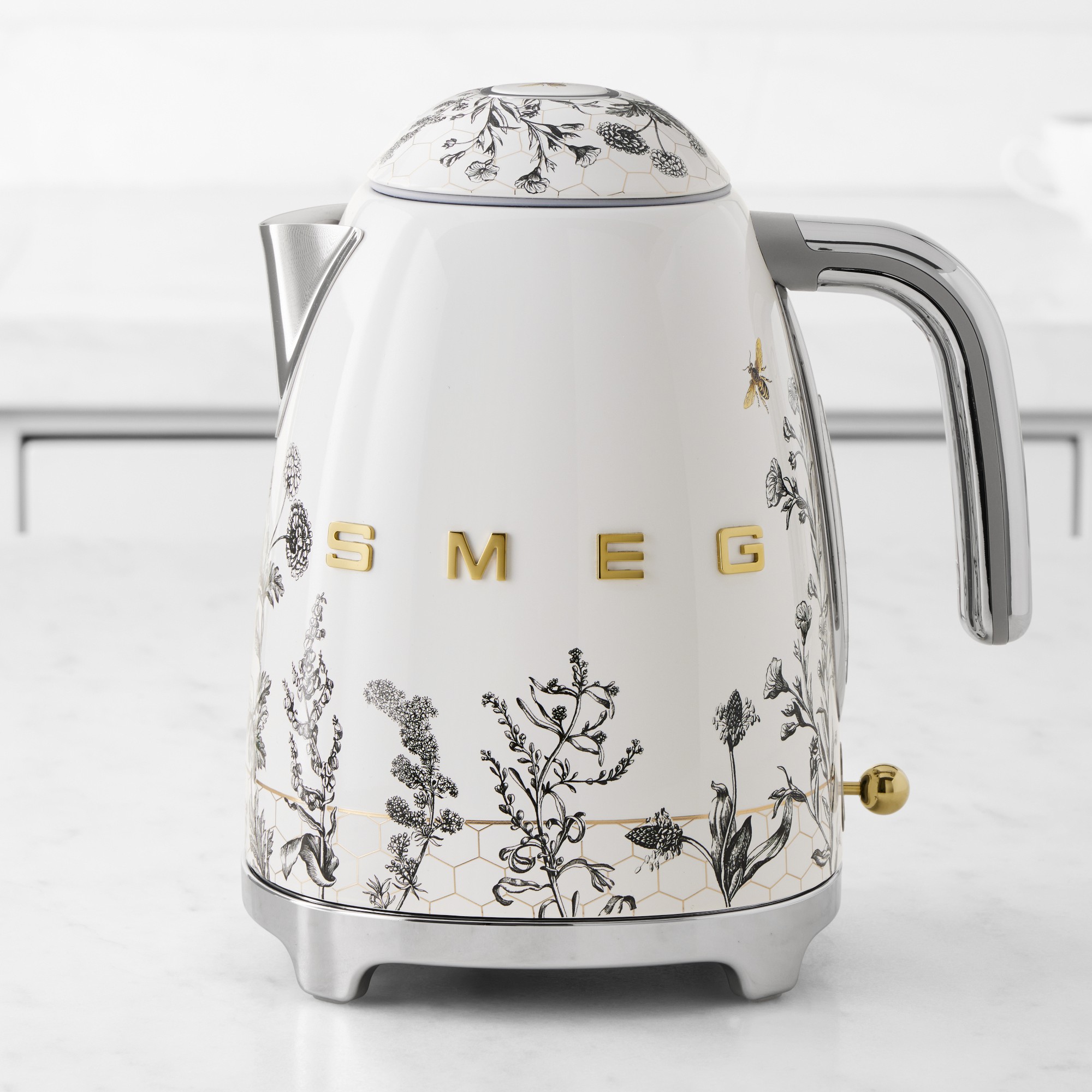SMEG Honeycomb Electric Kettle Sansujyuku sansujyuku.com