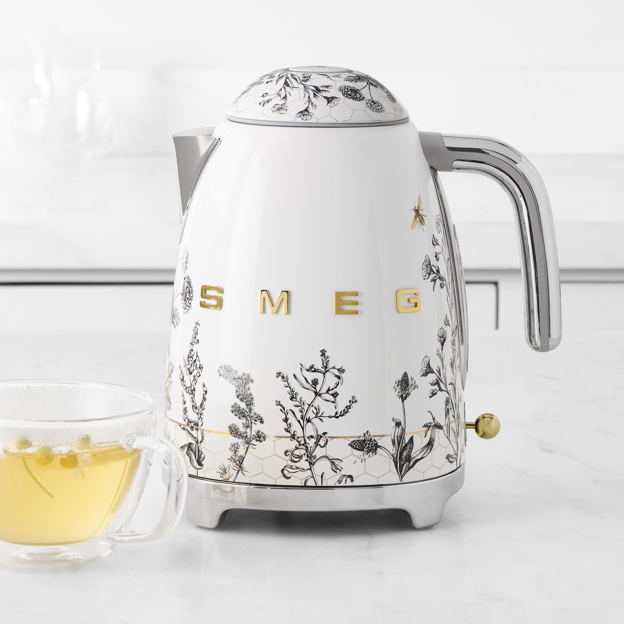 SMEG Honeycomb Electric Kettle Simolary simolary.com
