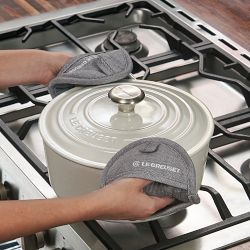 Le Creuset Mini Oven Mitts, Set of 2