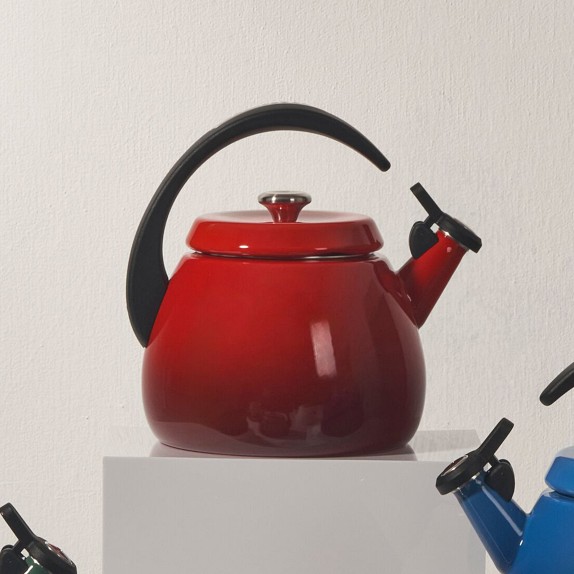 le-creuset-cloche-tea-kettle-2