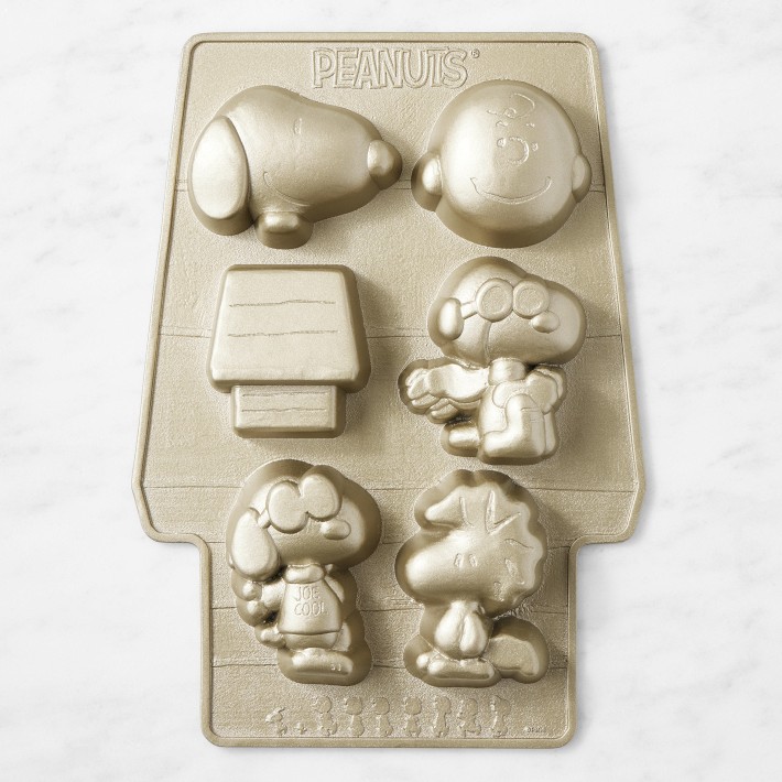 PEANUTS™ Nonstick Cakelet Pan, 14