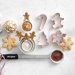 Williams Sonoma Gingerbread Measuring Cups