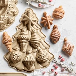 Nordic Ware Nonstick Cast Aluminum Ornament Cakelet Pan