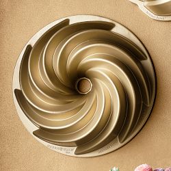 Nordic Ware Nonstick Cast Aluminum Heritage Bundt® Pan