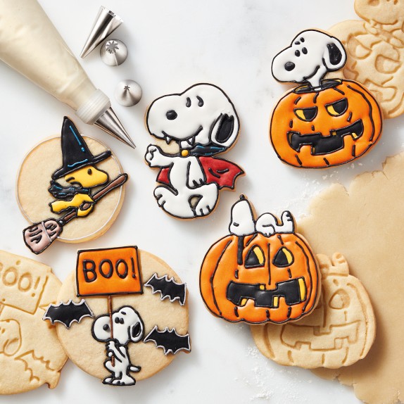 PEANUTS™ Halloween Cookie Cutters Set of 22 | Williams Sonoma