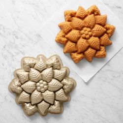 Nordic Ware Poinsettia Pull-Apart Pan