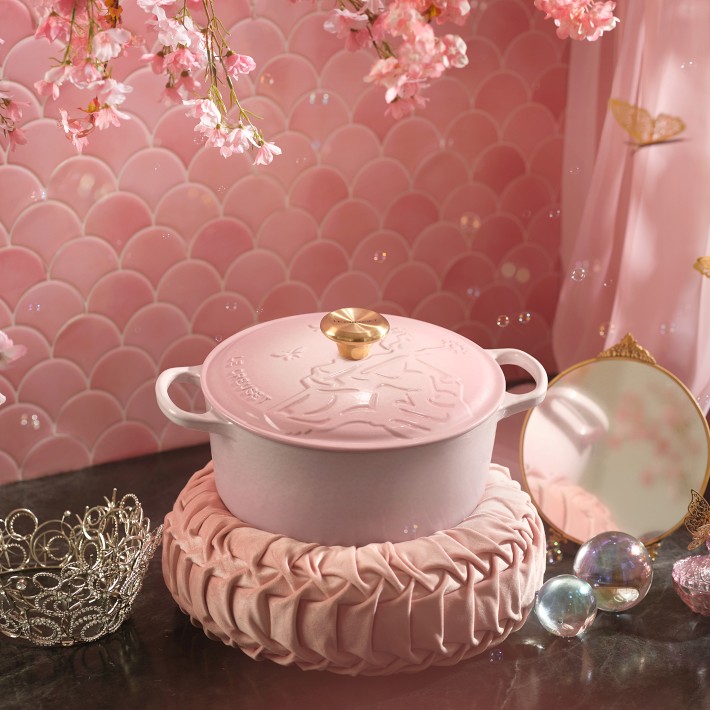 Wicked x Le Creuset Dutch Ovens – Glinda Pink & Elphaba Green