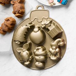 The Grinch™ Nonstick Cast Aluminum Cakelet Pan