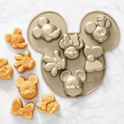 Williams Sonoma Mickey and Minnie Mouse Cast Aluminum Cakelet Pan, 11" x 10"