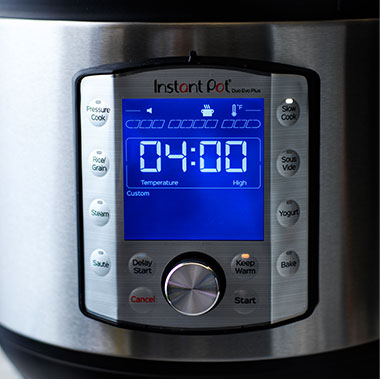 What’s the difference between an Instant Pot and a Slow Cooker?