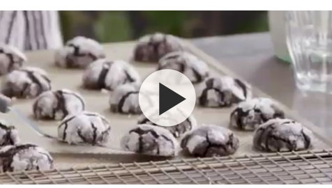 Chocolate Crinkle Cookies >