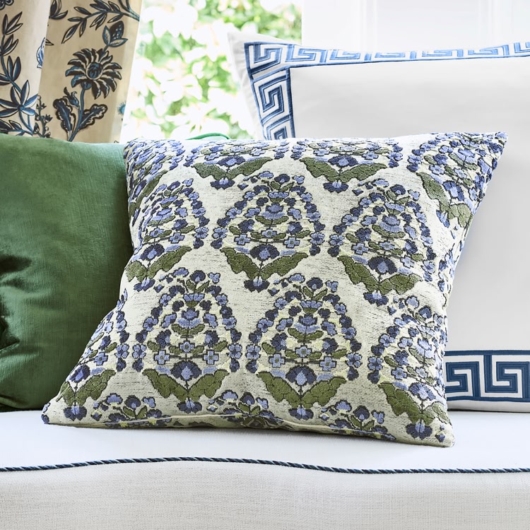 Pillows & Throws Presidents' Day Sale