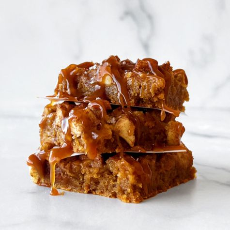 Salted Caramel-Apple Ooey Gooey Bars-image