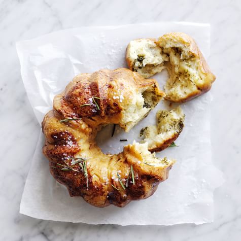 Rosemary-Garlic Pull-Apart Bread-image