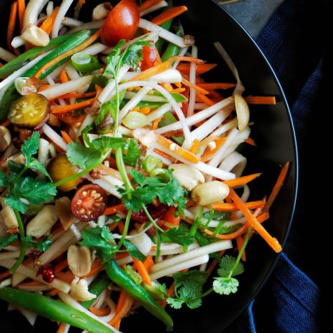 Green papaya salad with fried snapper - Dominica Gourmet