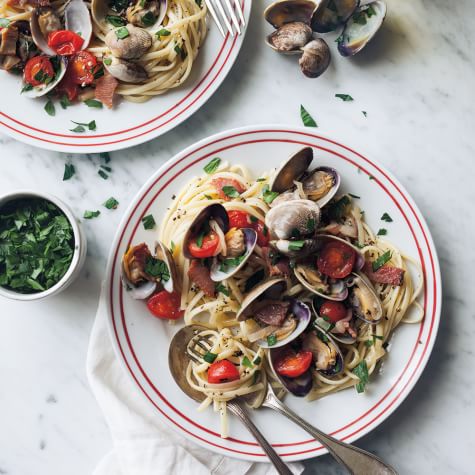 Linguine with Clams, Bacon and Tomatoes-image