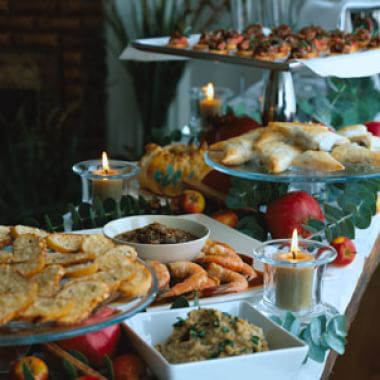 Decorating a Holiday Buffet Table