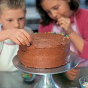 Frosting & Decorating a Cake
