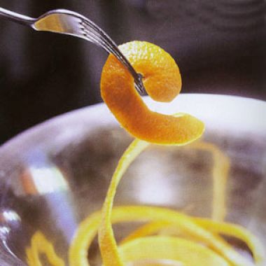 Making a Lemon-Peel Spiral Garnish
