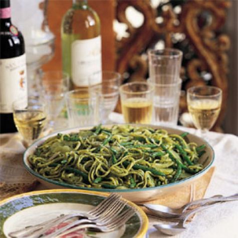 Trenette with Potatoes, Green Beans and Pesto (Trenette al Pesto)