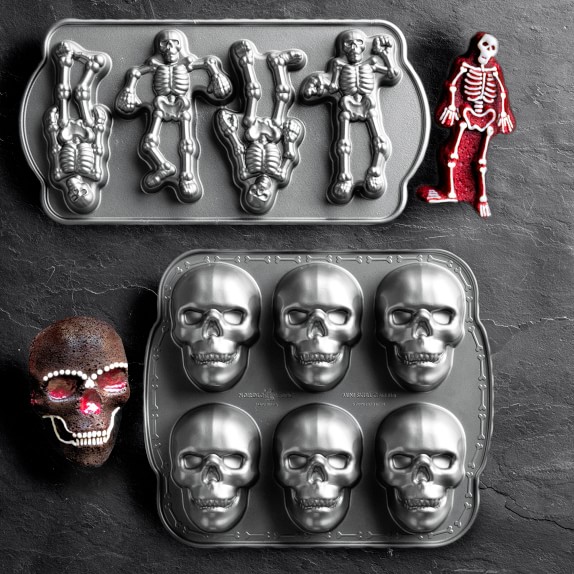 skull cake pan