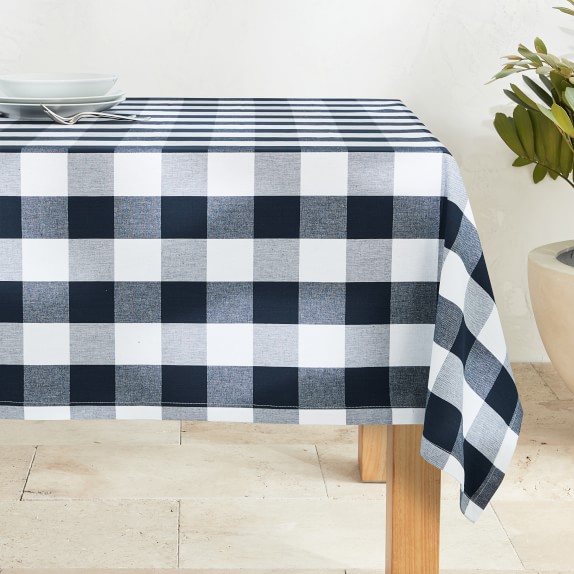 Williams Sonoma Iznik tablecloth cotton  70 X 108  New