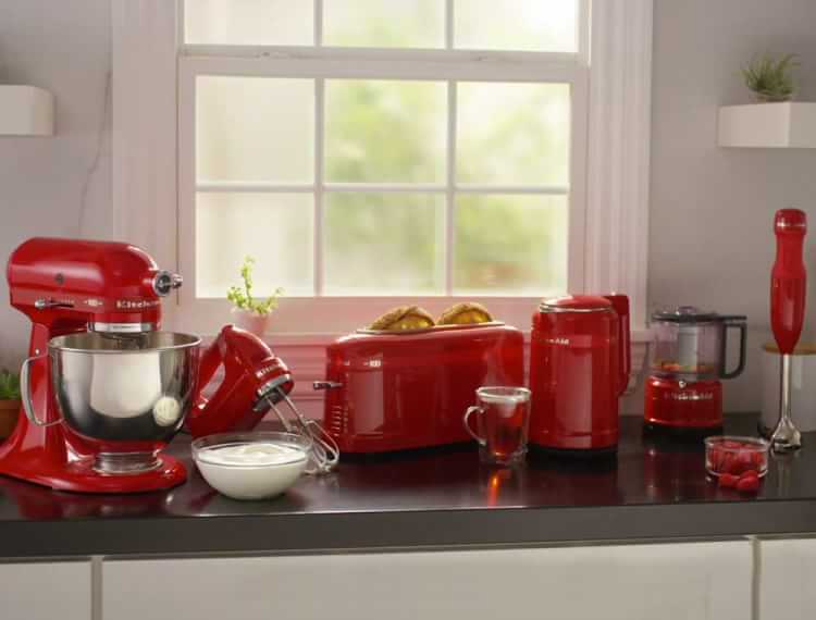 Best Buy: KitchenAid 100 Year Limited Edition Queen of Hearts 1.5L Electric  Kettle Passion Red KEK1565QHSD