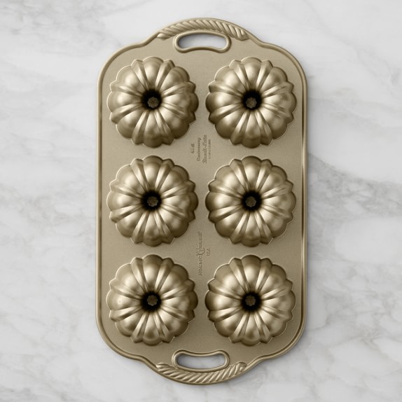 mini bunt cake pan