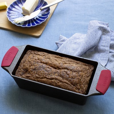 Lodge Bakeware Seasoned Cast Iron Loaf Pan with Grips | Williams Sonoma