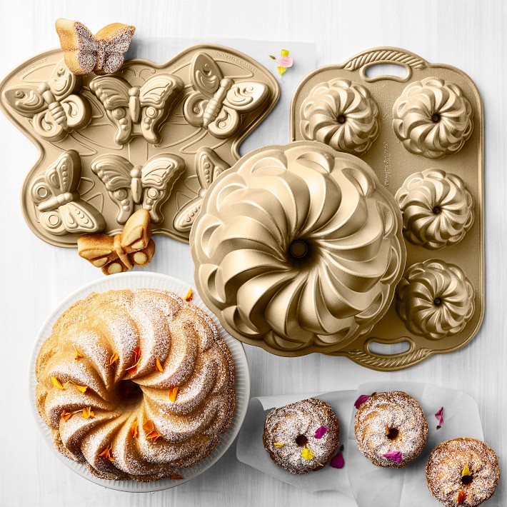 Williams Sonoma Nordic Ware Nonstick Cast Aluminum Gingerbread Kids Cakelet  Pan