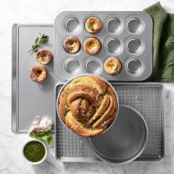 Lodge Cast Iron 6-Piece Bakeware Set with Jelly Roll Size Baking Pan