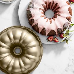  Heart Bundt Cake Pan Birthday Bakeware Non-Stick Specialty  Round 9 Carbon Steel Baking Mold: Home & Kitchen