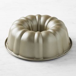 Bundt Cake Pan Nonstick Heart Shape 10 Inch Baking Mold Cast Aluminum Fluted