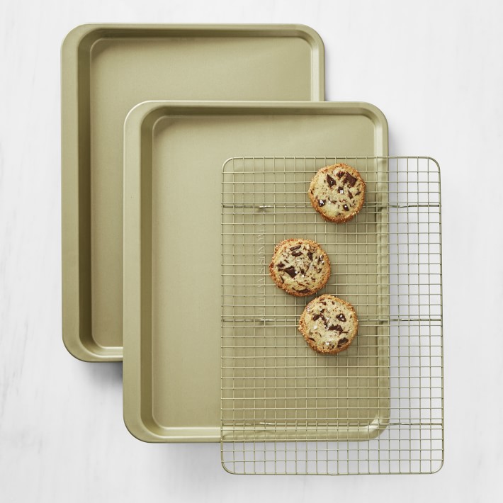 Williams Sonoma Goldtouch® Pro Nonstick Non Corrugated Quarter Sheet with Cooling  Rack