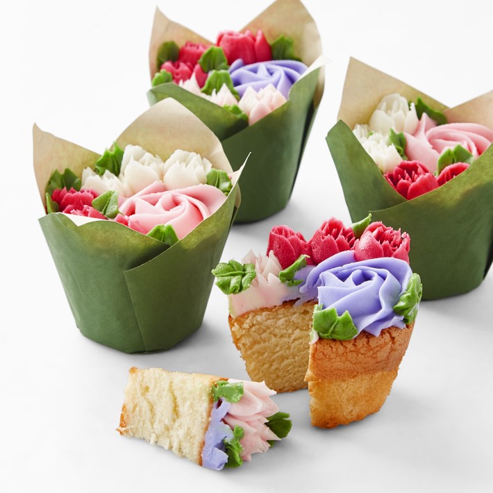 https://assets.wsimgs.com/wsimgs/rk/images/dp/wcm/202331/0026/bouquet-of-flowers-chocolate-and-vanilla-cupcakes-set-of-8-o.jpg