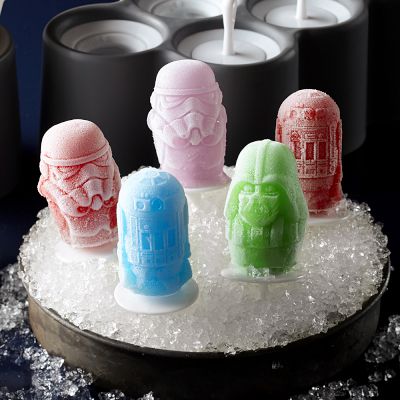 Star Wars fans will love these Millennium Falcon ice molds