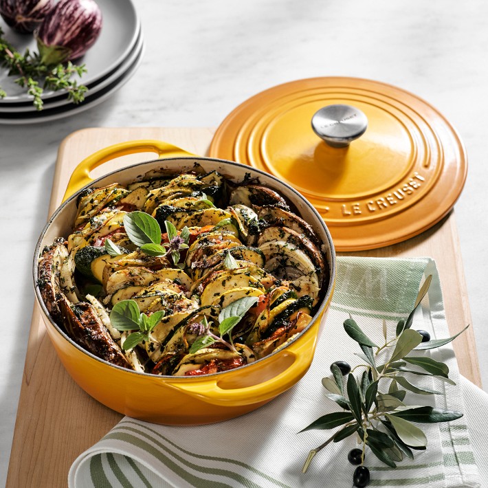 The Shallow Round Oven by Le Creuset 