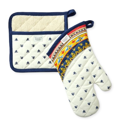 Williams Sonoma Disney Mickey Mouse Hand Oven Mitts 13” Set of 2