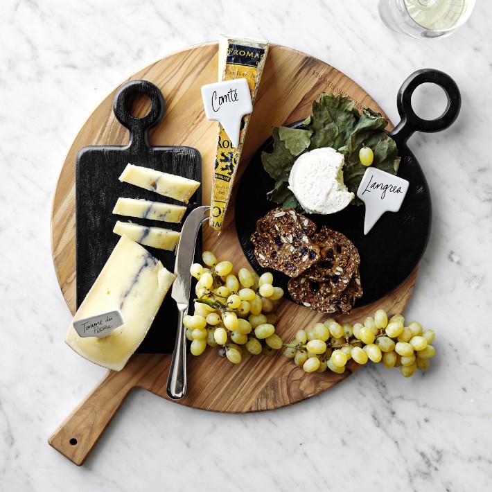 Vegan Cheese Board (perfect for entertaining!) - Flora & Vino