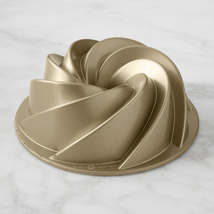 Charlotte swirl cast aluminum cake Pan/nordic ware similar/lot of 4 colors