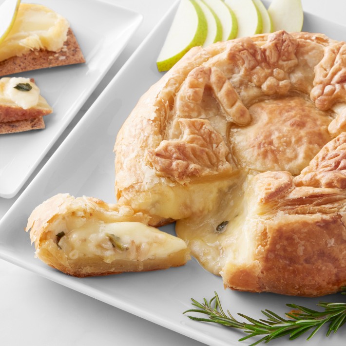 Wreath Shaped Baked Brie | Williams Sonoma