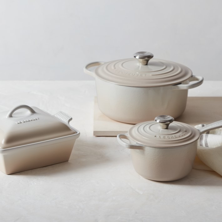 https://assets.wsimgs.com/wsimgs/rk/images/dp/wcm/202340/0070/le-creuset-heritage-stoneware-shallow-square-covered-baker-o.jpg