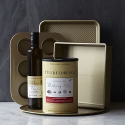 https://assets.wsimgs.com/wsimgs/rk/images/dp/wcm/202340/0094/williams-sonoma-goldtouch-pro-nonstick-square-cake-pan-j.jpg