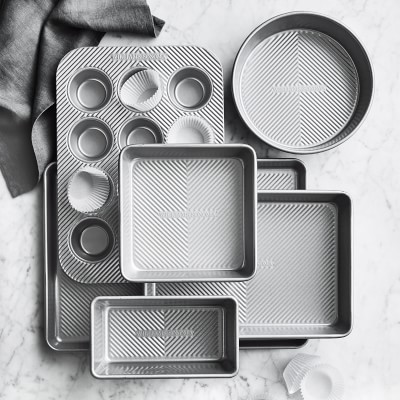 https://assets.wsimgs.com/wsimgs/rk/images/dp/wcm/202340/0107/williams-sonoma-cleartouch-nonstick-6-piece-bakeware-set-m.jpg